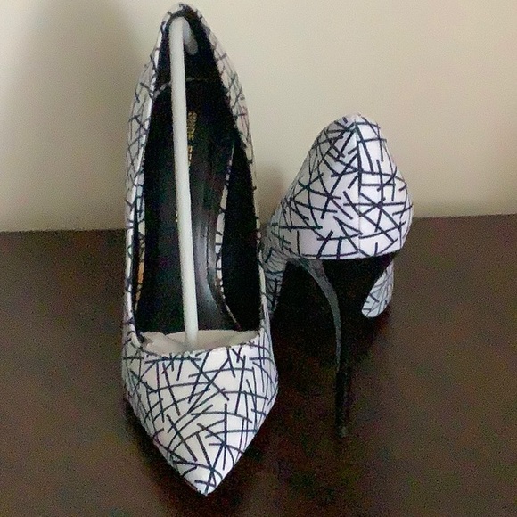 Shoes - Picture 4 of 8